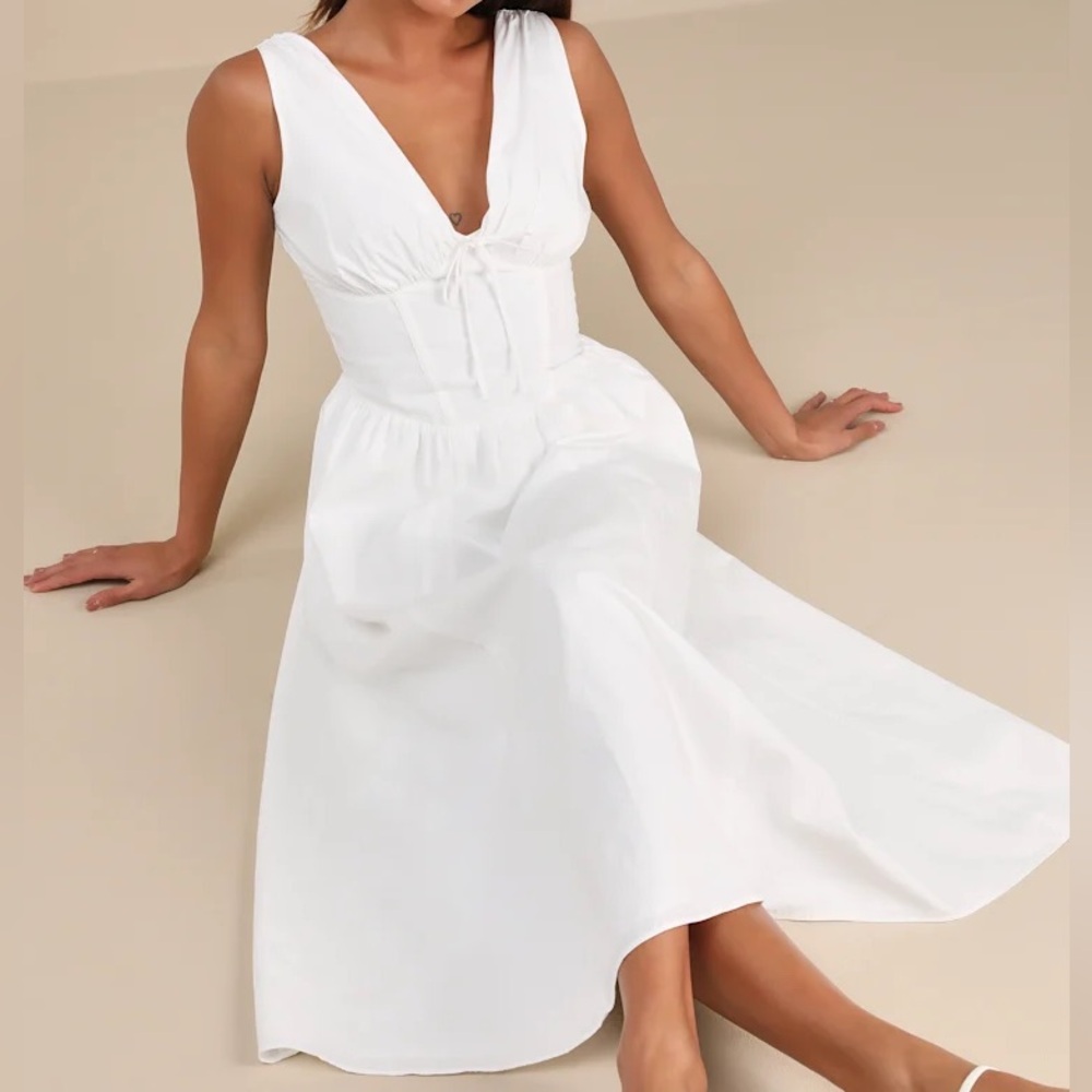 Elegant White Sleeveless Dress